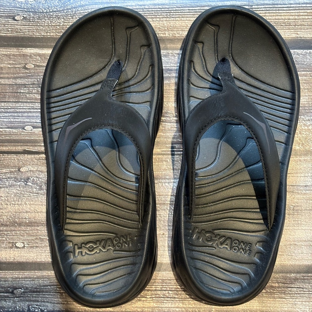 Hoka One One Black Flip Flops Sz 7w